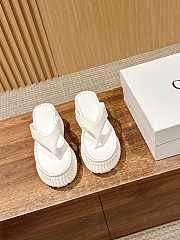 Chloe Thick-soled Height-enhancing Flip-flops In White - 1