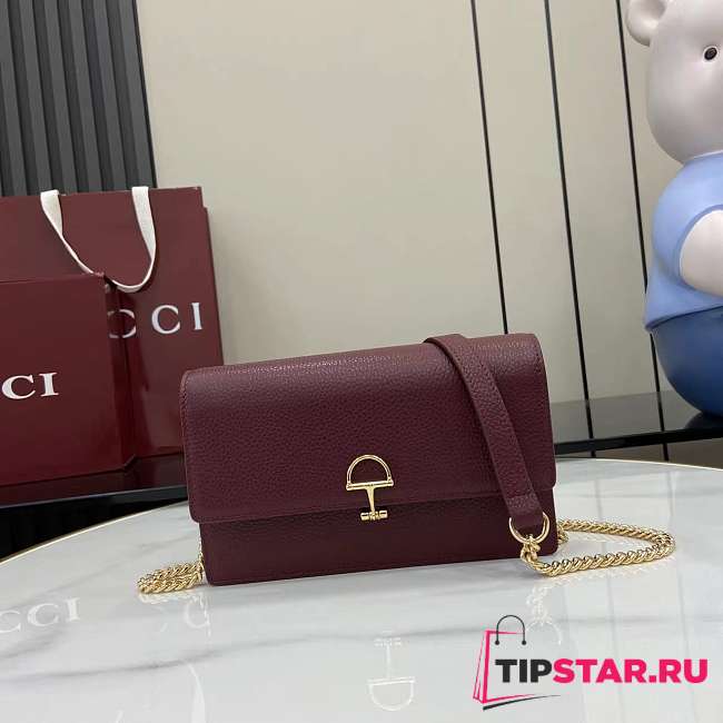 Gucci Softbit continental wallet ob chain grainy leather in burgundy - 1