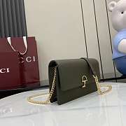 Gucci Softbit continental wallet ob chain grainy leather in green - 3