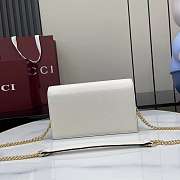 Gucci Softbit continental wallet ob chain grainy leather in white - 4