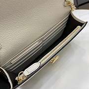 Gucci Softbit continental wallet ob chain grainy leather in white - 2