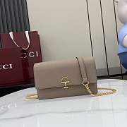Gucci Softbit continental wallet ob chain grainy leather in beige - 1