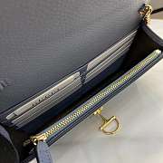 Gucci Softbit continental wallet ob chain grainy leather in blue - 4