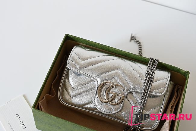 Gucci GG Marmont mini bag Silver metallic chevron leather - 1