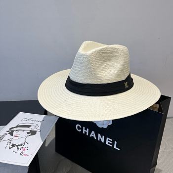Chanel Lujia new hat
