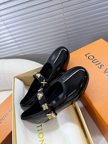 Louis Vuitton Ballet Shoes In Shiny Black