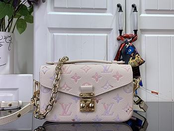 Louis Vuitton Pochette Métis East West Dream Cream Color