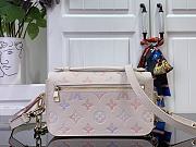 Louis Vuitton Pochette Métis East West Dream Cream Color - 5