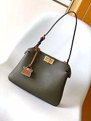 Fendi Peekaboo Soft Small Bag Green Leather Bag - 3