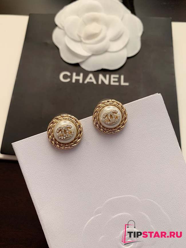 Chanel round pearl earrings - 1