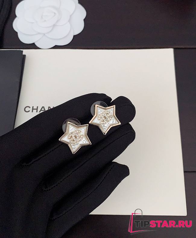 Chanel resin five-pointed star earrings - 1