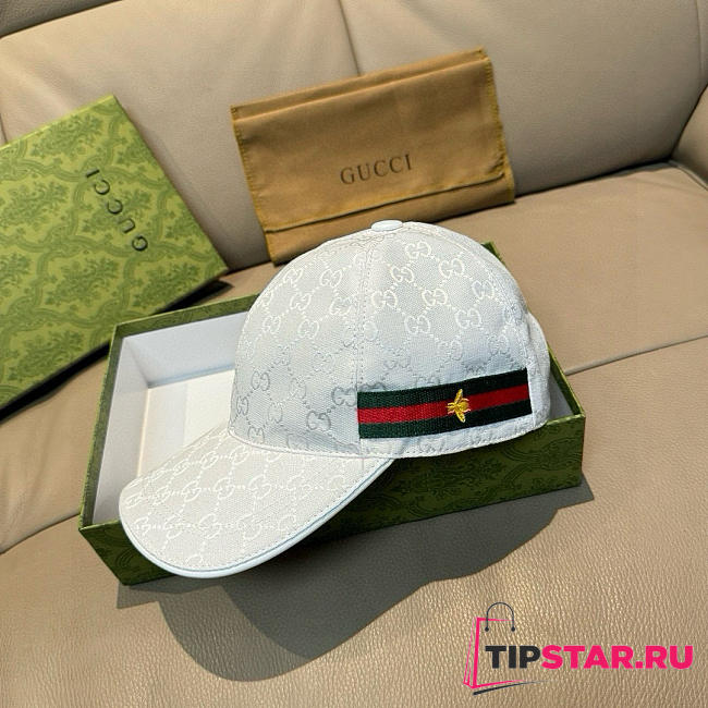 Gucci classic baseball cap features a bee design 05 - 1
