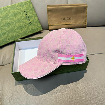 Gucci classic baseball cap features a bee design 03