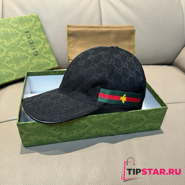 Gucci classic baseball cap features a bee design 01 - 1