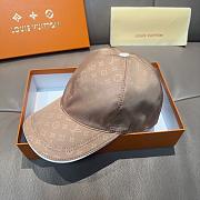 Louis Vuitton baseball cap features a subtle print 01 - 1
