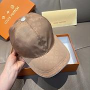Louis Vuitton baseball cap features a subtle print 01 - 4