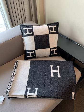 Hermes Blanket & Pillow In Black
