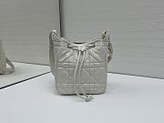 Dior D-Motion handbag in white - 1
