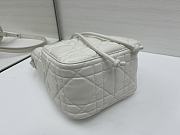 Dior D-Motion handbag in white - 4