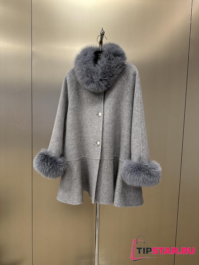 Chanel Autumn and Winter Wool Jacket with Pearl 02 - 1