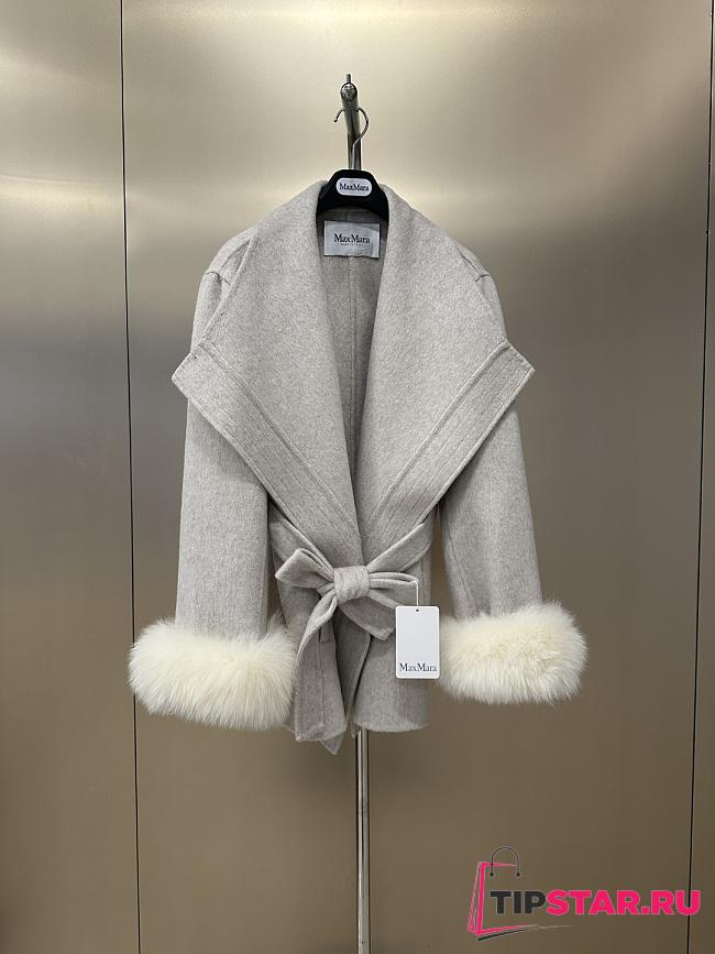 Max Mara Autumn/Winter Wool Coat with Detachable White Fox Fur Cuffs 01 - 1