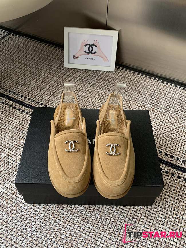 Chanel fall/winter fur sandals 07 - 1