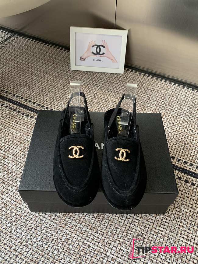 Chanel fall/winter fur sandals 06 - 1