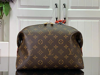 LOUIS VUITTON | GM Cosmetic Bag Material Monogram Canvas M46458
