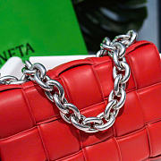 Bottega Veneta Chain Cassette leather crossbody bag in red - 2