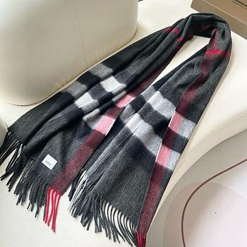 Burberry Winter Plaid Cashmere Scarf With Tassel 02