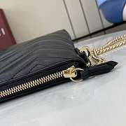Gucci GG Marmont pochette with chain in Black leather - 6