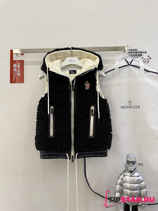 Moncler Classic Teddy Hooded Casual Down Vest In Black - 1