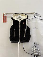 Moncler Classic Teddy Hooded Casual Down Vest In Black - 1