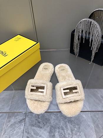 Fendi Lady Wool Slippers 09