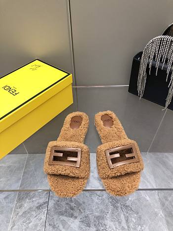 Fendi Lady Wool Slippers 07