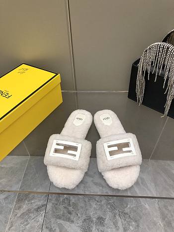 Fendi Lady Wool Slippers 04