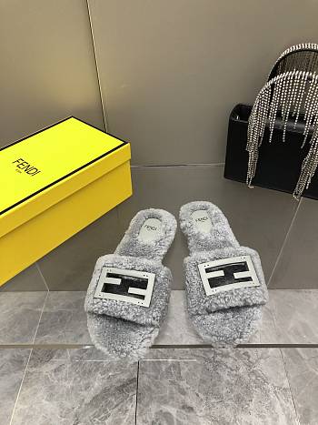 Fendi Lady Wool Slippers 02