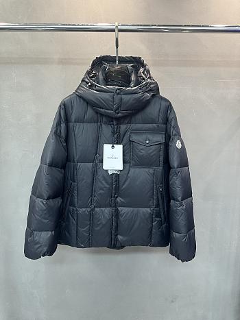 Moncler SERFANTO Down Jacket In Black