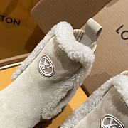Louis Vuitton V Winter runway-style wool Chelsea and ankle boots beige - 5