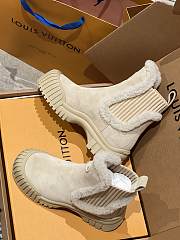 Louis Vuitton V Winter runway-style wool Chelsea and ankle boots beige - 4