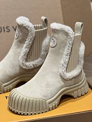 Louis Vuitton V Winter runway-style wool Chelsea and ankle boots beige - 3
