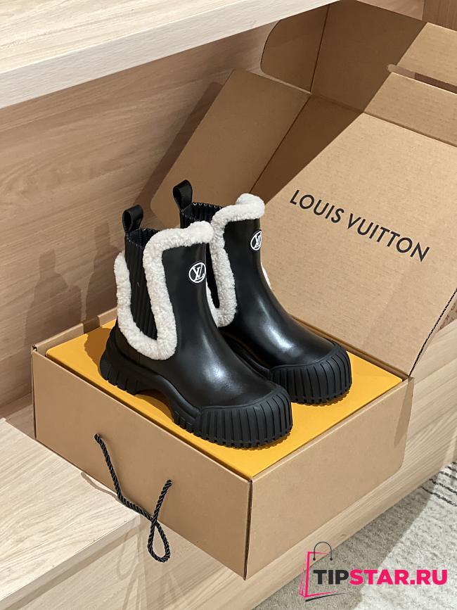 Louis Vuitton V Winter runway-style wool Chelsea and ankle boots black - 1