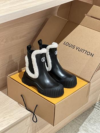 Louis Vuitton V Winter runway-style wool Chelsea and ankle boots black