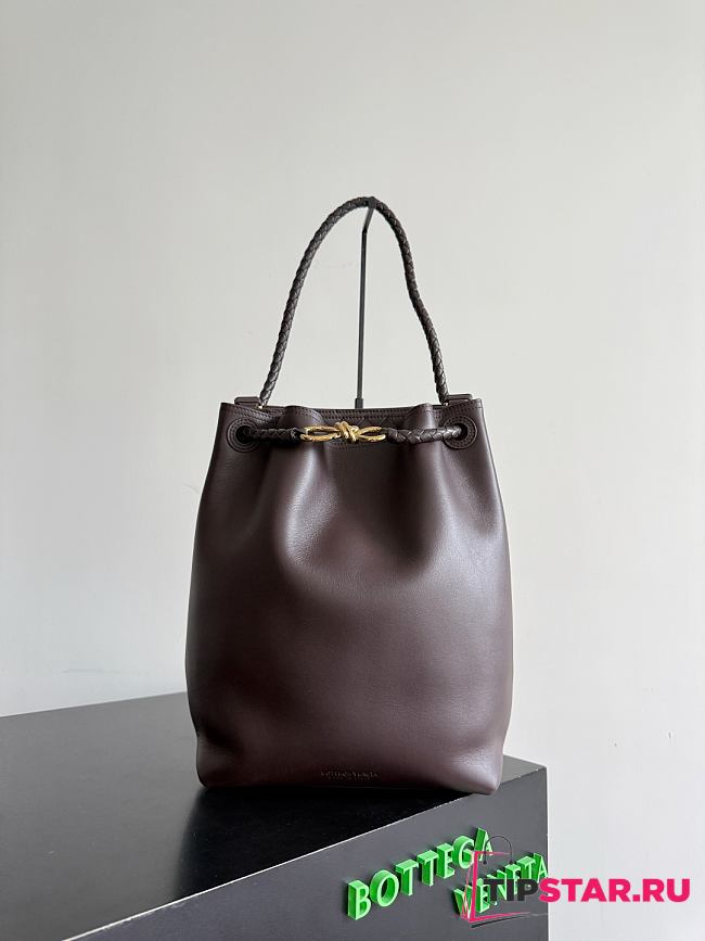 Bottega Veneta Andiamo Bucket bag in silky calf leather Fondant - 1