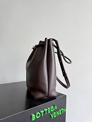Bottega Veneta Andiamo Bucket bag in silky calf leather Fondant - 6