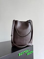 Bottega Veneta Andiamo Bucket bag in silky calf leather Fondant - 5