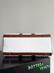 Bottega Veneta Medium Intrecciato Duffle Bag In White - 5