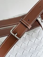 Bottega Veneta Medium Intrecciato Duffle Bag In White - 4