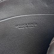 Bottega Veneta Concert Pouch Intrecciato nappa leather fondant - 3