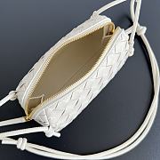 Bottega Veneta Concert Pouch Intrecciato nappa leather Sea salt - 2